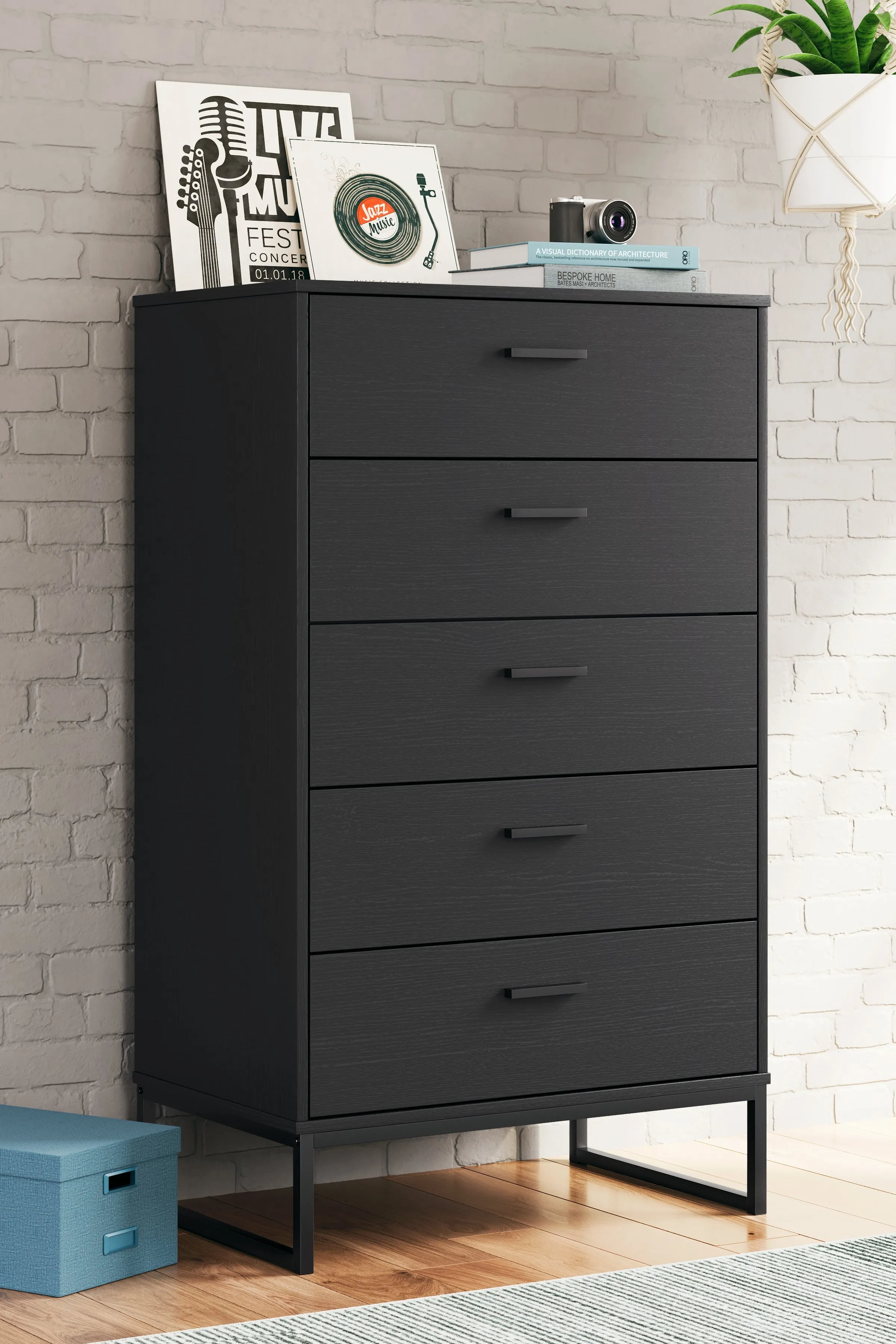 Socalle Queen Platform Bed with Dresser, Chest and Nightstand in Black